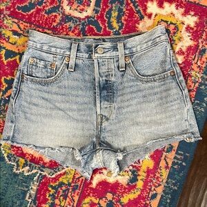 Levi 501 denim shorts size 25